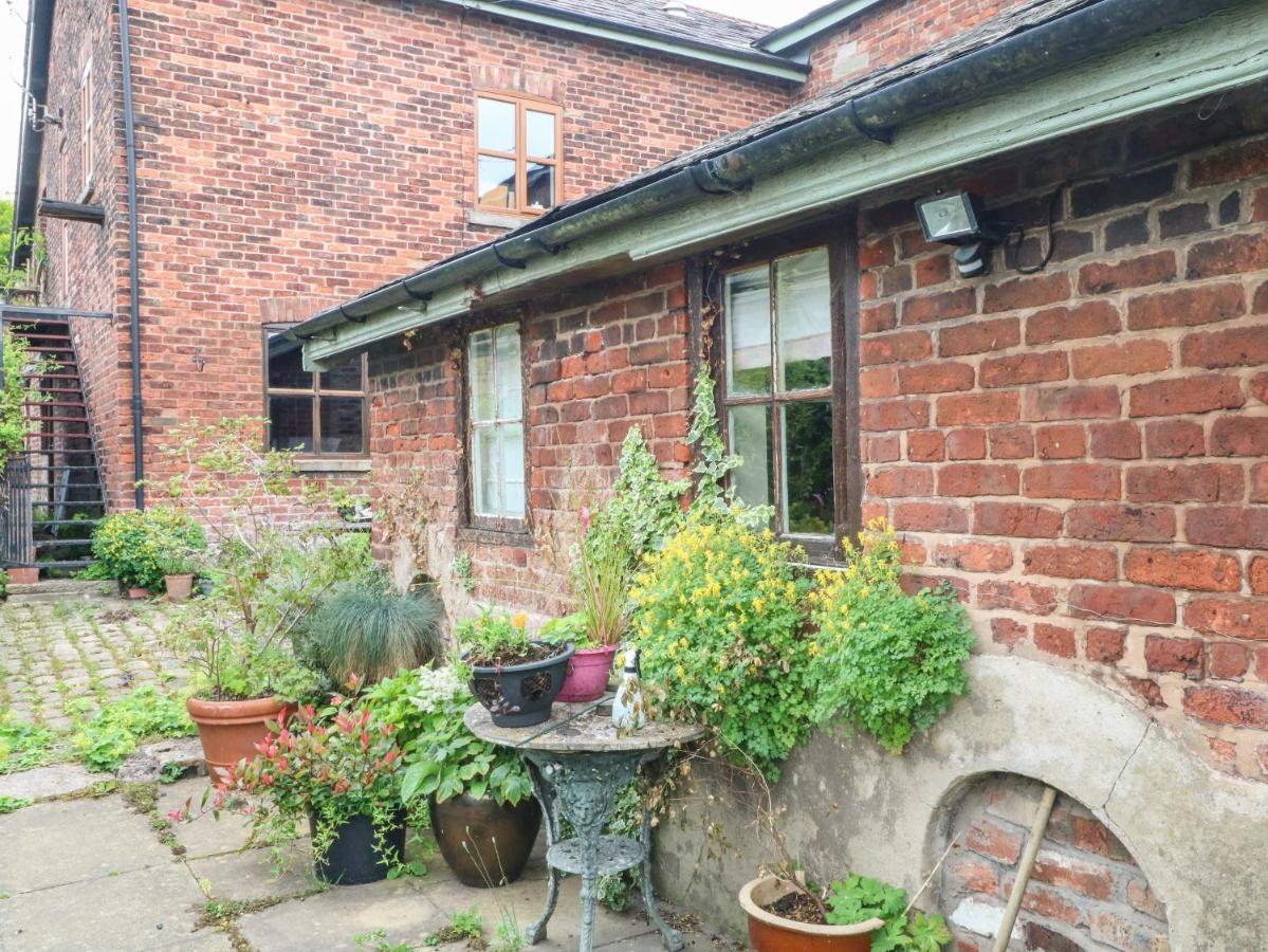 The Toolshed Villa Warrington Exterior photo